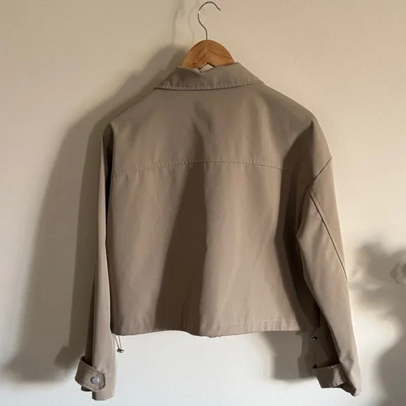 Cropped Khaki Utility Jacket - Women - Picture 4 of 6